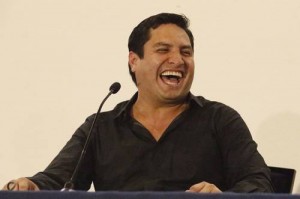 En conferencia de prensa, Julión Álvarez negó tener negocios con el presunto narcotraficante Raúl Flores, aunque admitió que sí lo conoce como empresario