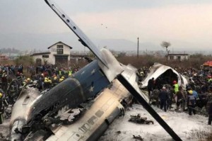 Reportan-38-muertos-y-23-heridos-tras-choque-de-avión-en-Nepal-640x424
