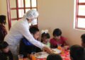 Cerca de un centenar de niños de San Andrés recibe alimentos por parte de Sol Sánchez