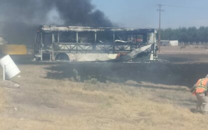 Se incendia camión de maquiladora en Camargo