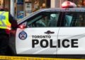 Cierran 4 escuelas en Toronto por tirador con rifle; policía disparó