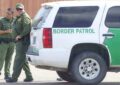 Sorprendieron a 37 migrantes escondidos en 5 autos en Nuevo México