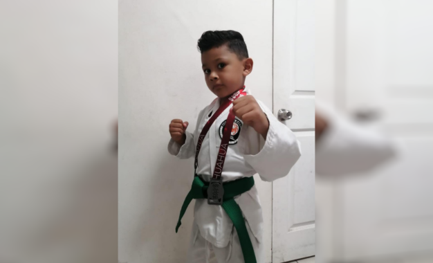 Con 6 años es un triunfador de las artes marciales